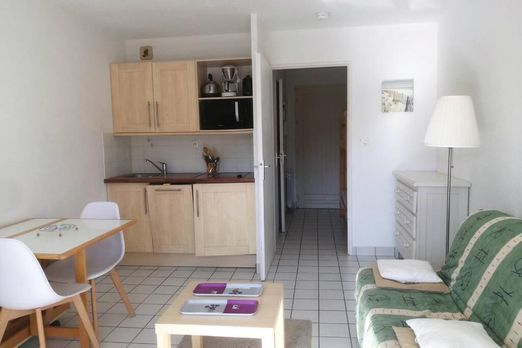 - 700m Port - 200m Golf - Wifi - Piscine Apartment