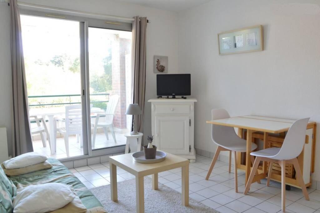 - 700m Port - 200m Golf - Wifi - Piscine *